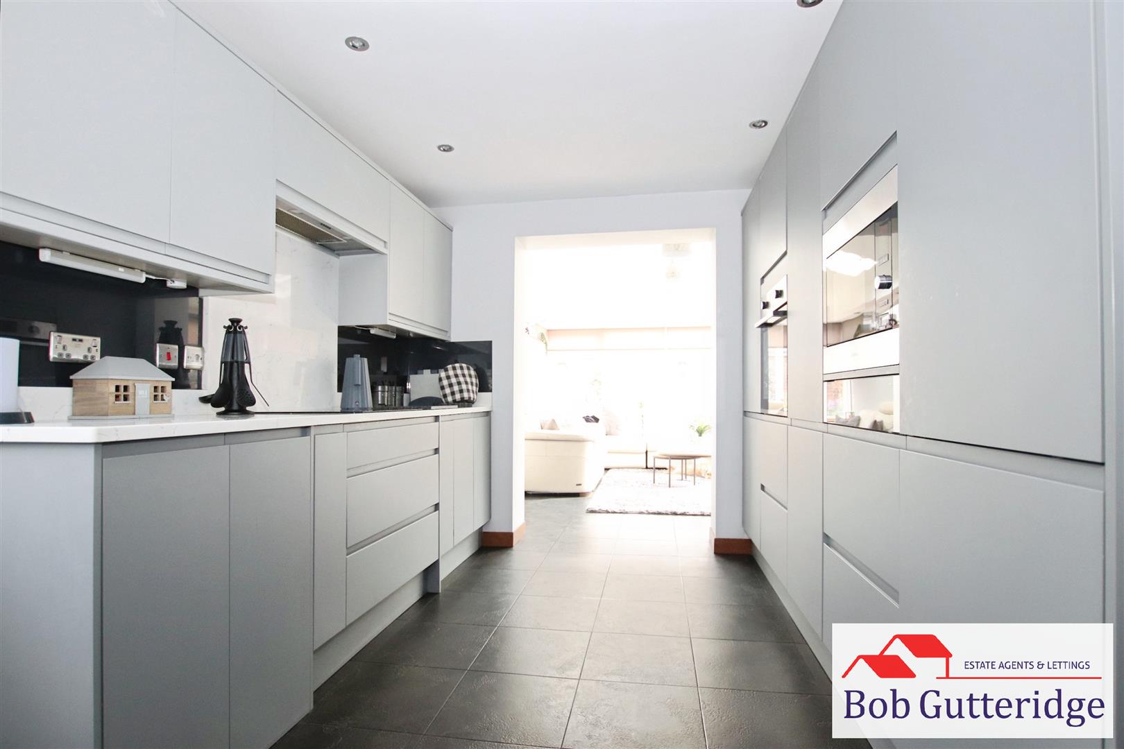 OPEN PLAN FITTED KITCHEN / DINING ROOM